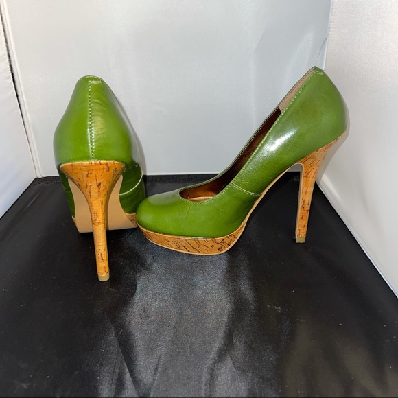 Restricted | Green Platform Round Toe Pumps - Picture 3 of 5